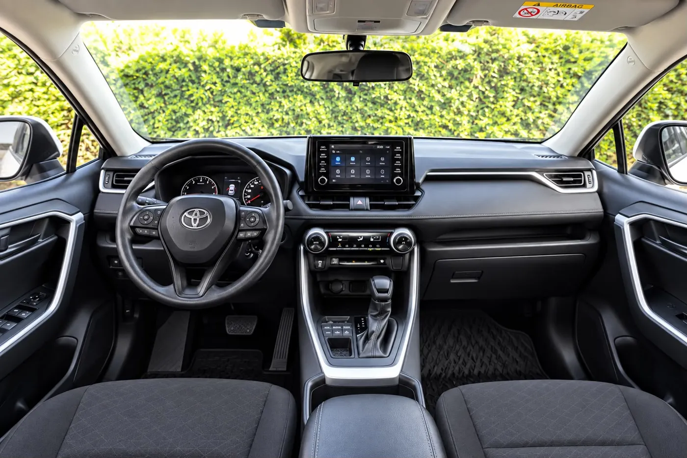 Interior del Toyota RAV4 de alquiler (imagen de referencia)